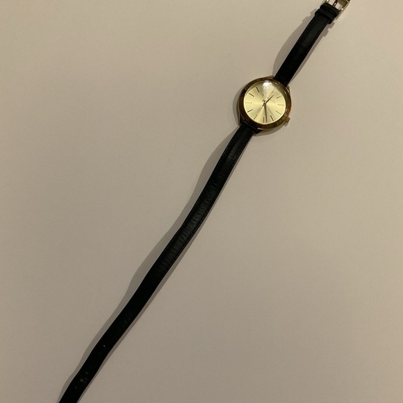 Michael Kors Blue Leather Slim Runway Wrap Around Dress Watch Bracelet Y2K - Picture 4 of 4